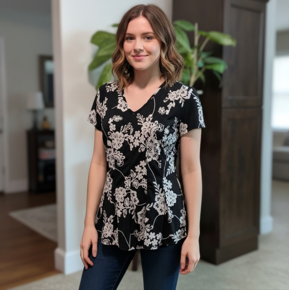 Sami & Jo Monochrome Floral Short Sleeve Top